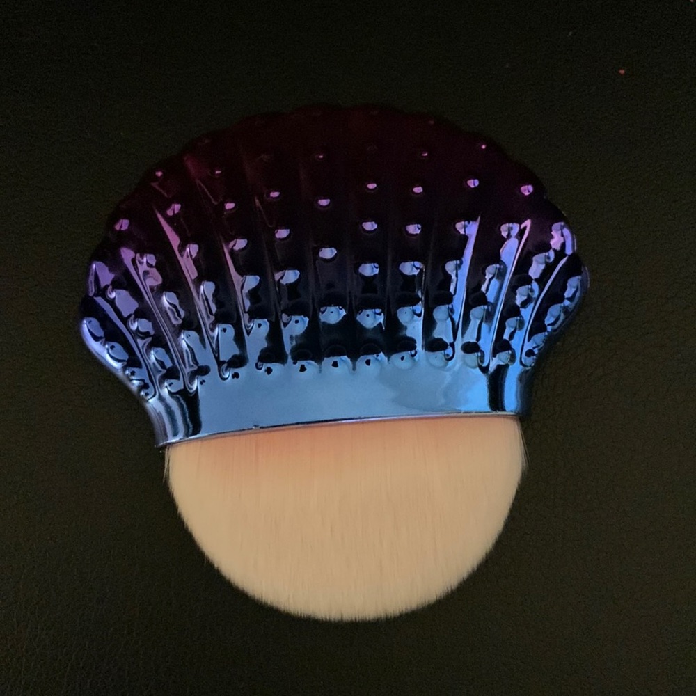Makeup brush